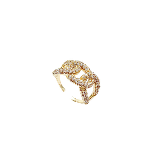 RING WITH INTERLOCKING RINGS.
