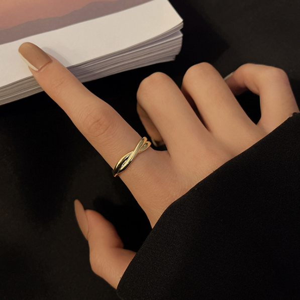 SIMPLE INTERLACED RING
