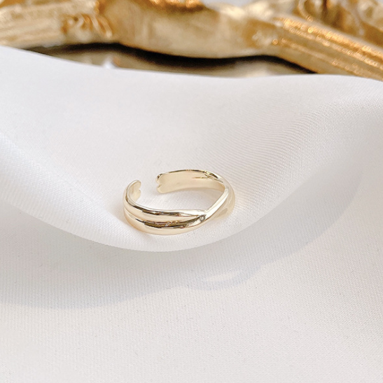 SIMPLE INTERLACED RING