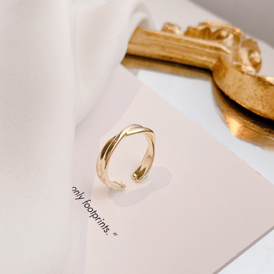 SIMPLE INTERLACED RING
