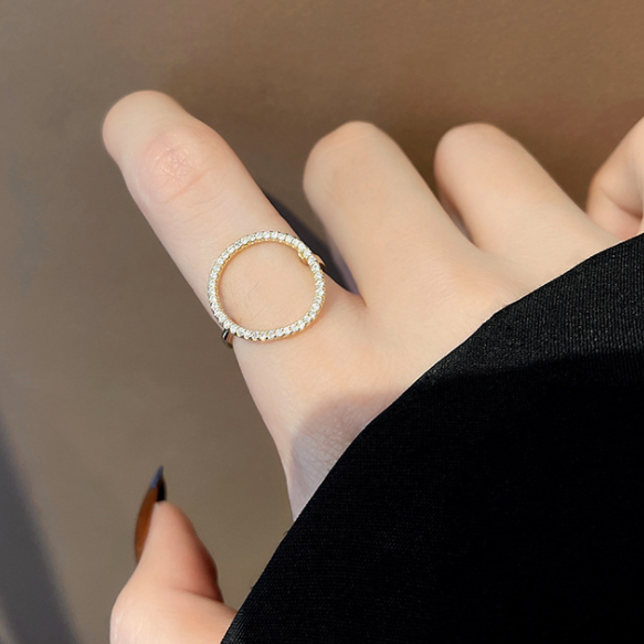 CIRCLE RING