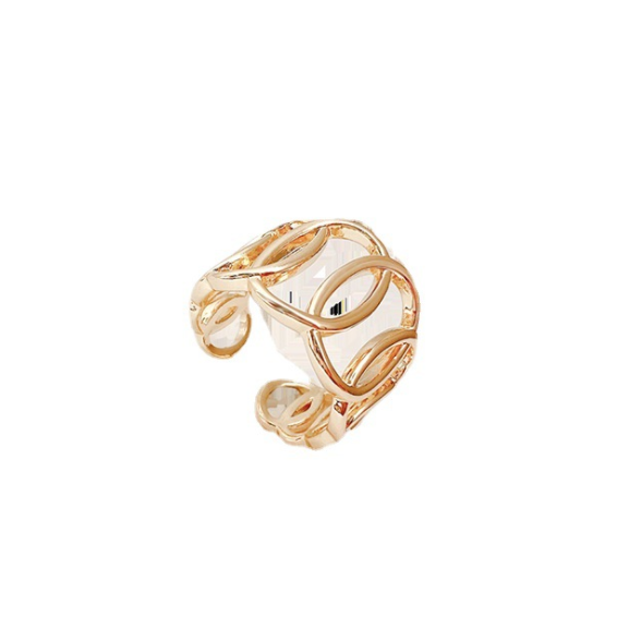 RING WITH INTERLOCKING RINGS.