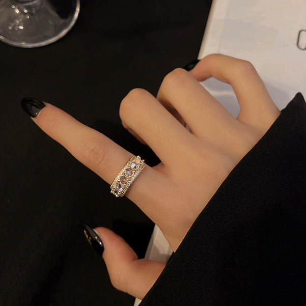 A RING WITH SOME PEARLS.
