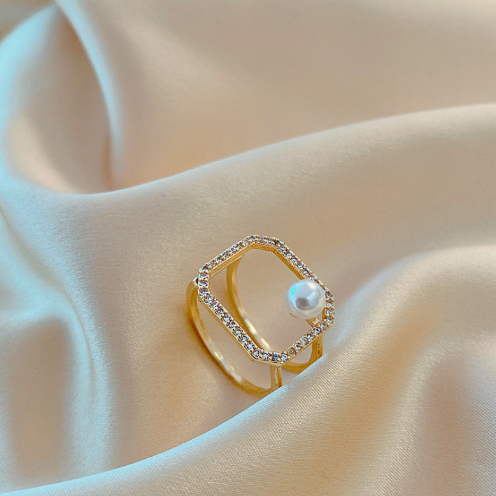 PEARL SQUARE RING