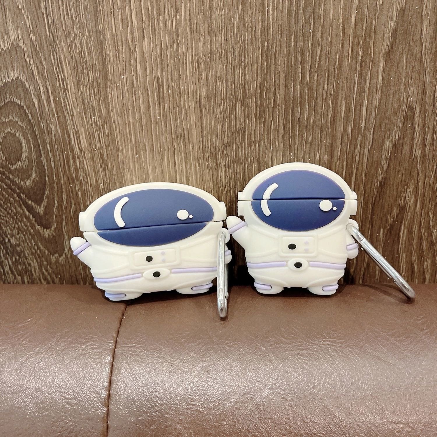 The astronauts/Airpods