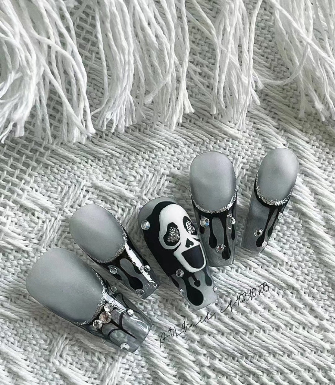 SCREAM-TEN PIECES OF HANDCRAFTED PRESS ON NAIL